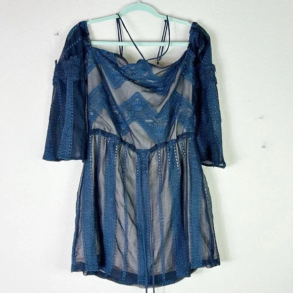Winona Australia Cold Shoulder Mini Lace dress sheer bell sleeves in blue size 6 - Picture 1 of 11